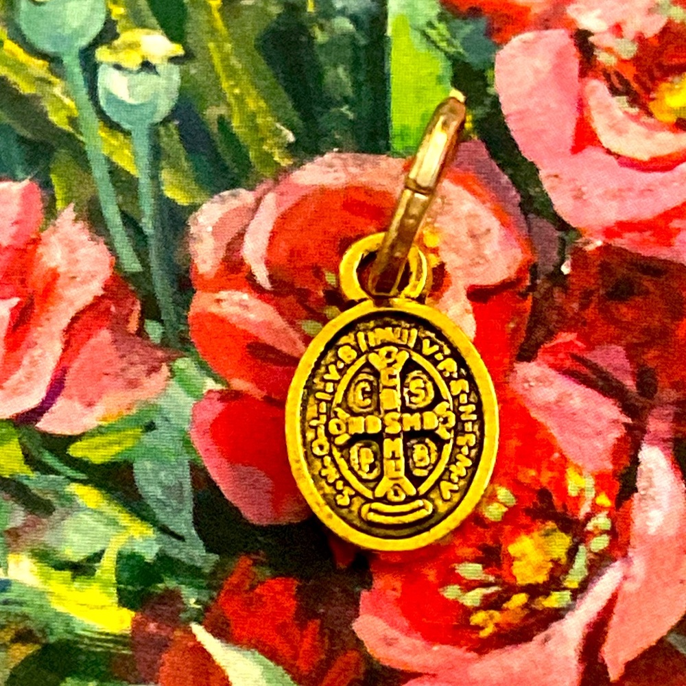 5/$10❤️❤️❤️NEW Brass Cross & Monk Charm Pendant